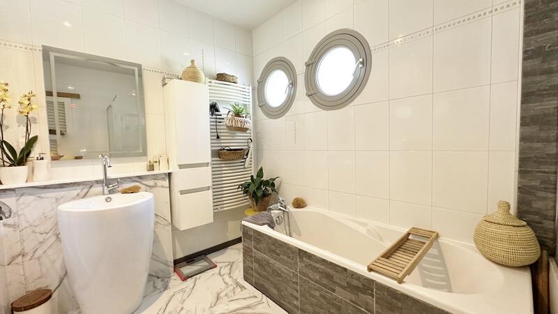 Maison - 360 m² - 12 pièces