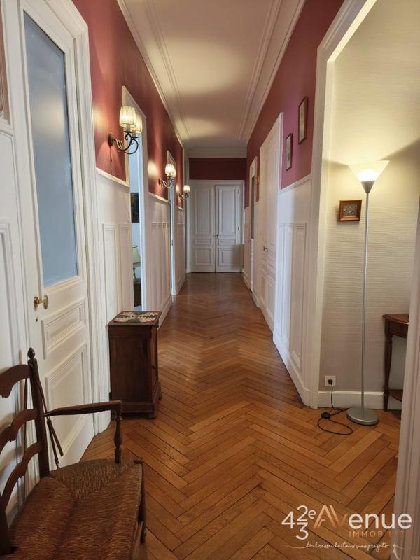 Appartement - 208 m² - 5 pièces