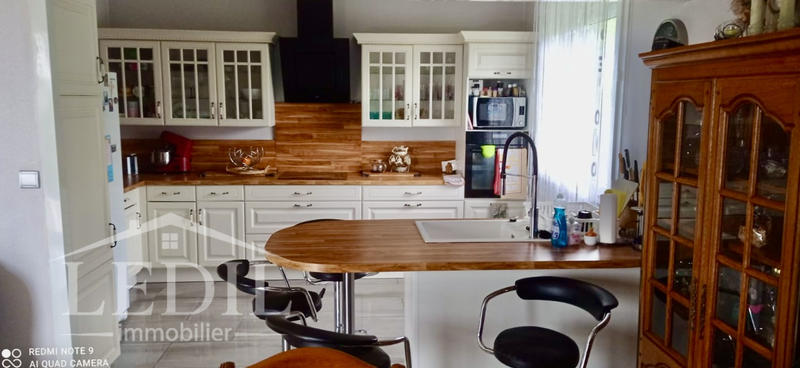 Maison - 215 m² - 6 pièces