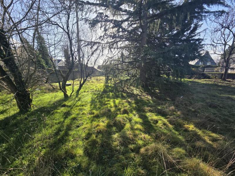 Terrain constructible - 823 m²