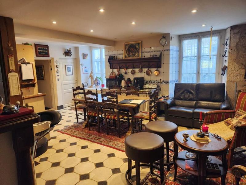 Maison - 635 m² - 13 pièces