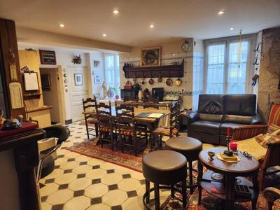 Maison - 635 m² - 13 pièces