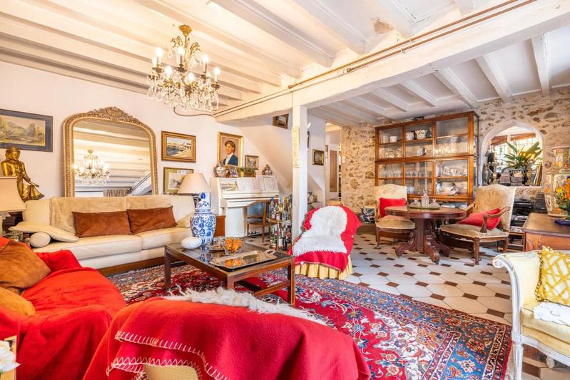 Maison - 212 m² - 9 pièces