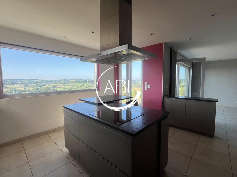 Maison - 212 m² - 7 pièces