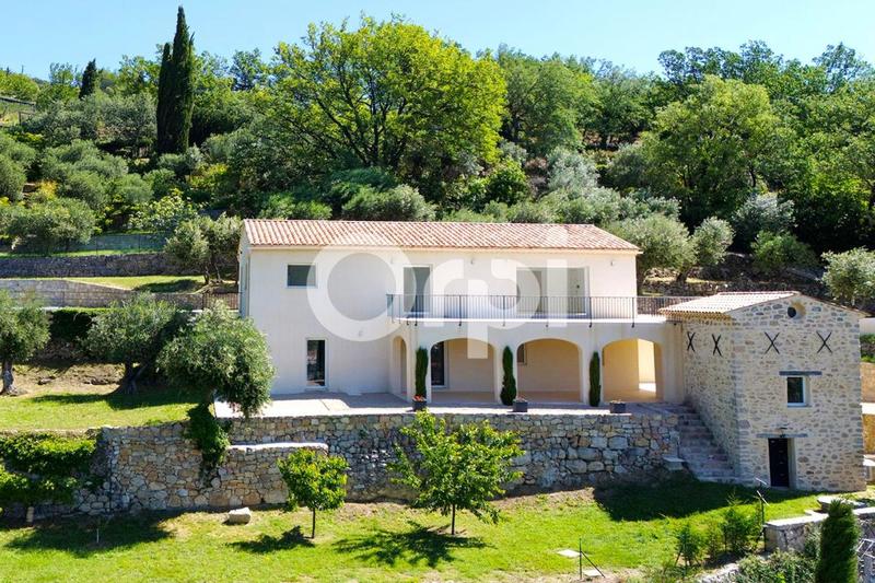 Maison - 208 m² - 5 pièces