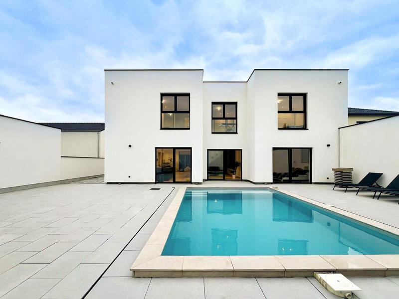 Maison contemporaine - 218 m² - 7 pièces