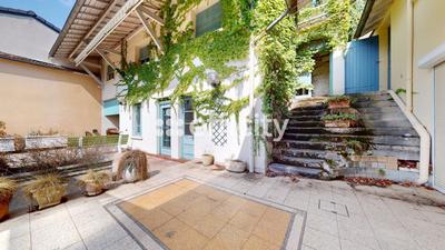 Maison - 333 m² - 8 pièces