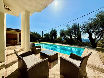 Villa - 200 m² - 5 pièces