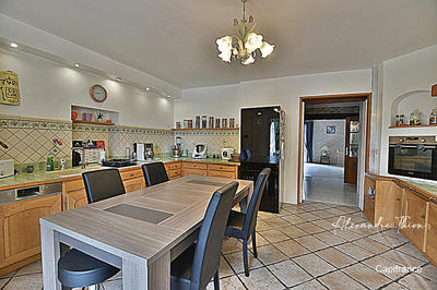 Maison - 330 m² - 10 pièces