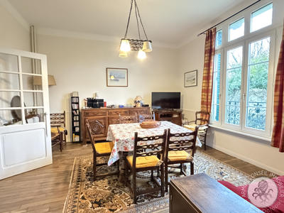 Maison - 187 m² - 9 pièces