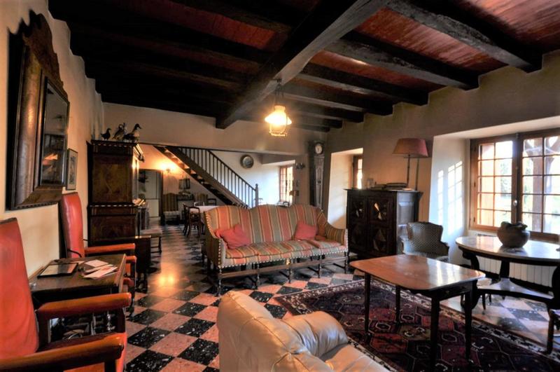 Maison - 416 m² - 11 pièces