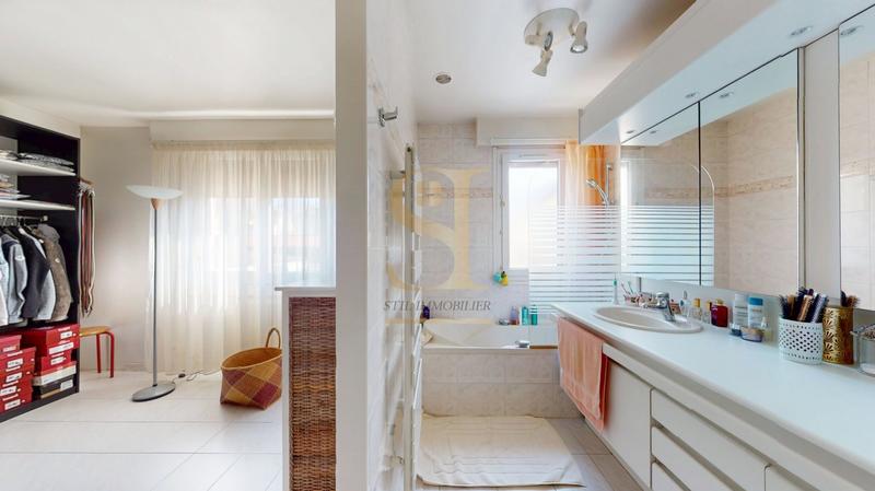 Maison - 180 m² - 8 pièces