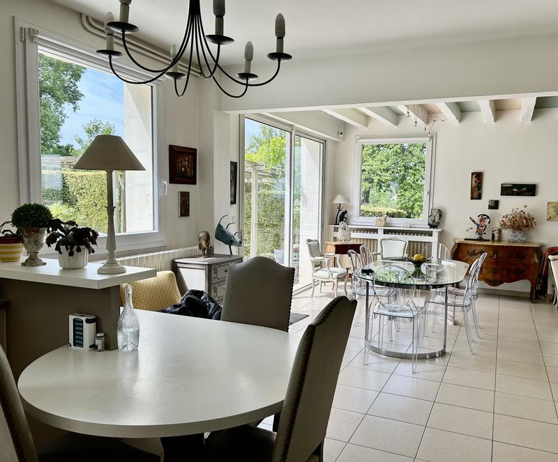 Propriété - 240 m² - 10 pièces