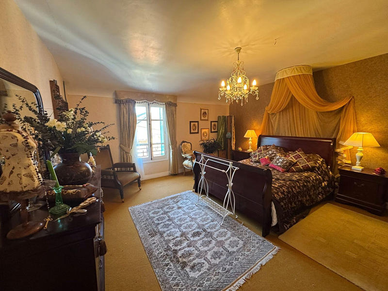 Maison - 209 m² - 10 pièces