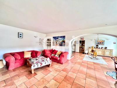 Demeure - 523 m² - 9 pièces