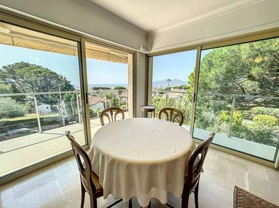 Villa - 275 m² - 9 pièces