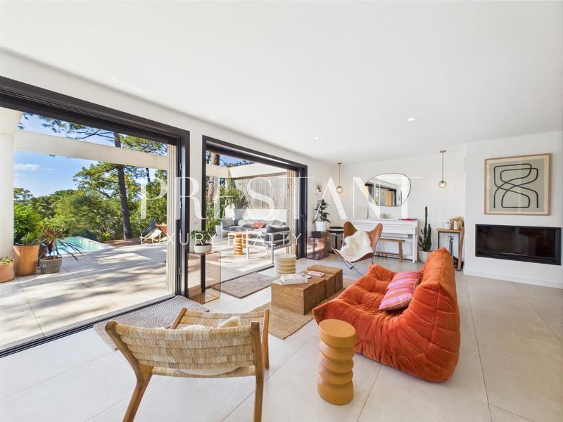 Maison - 290 m² - 10 pièces