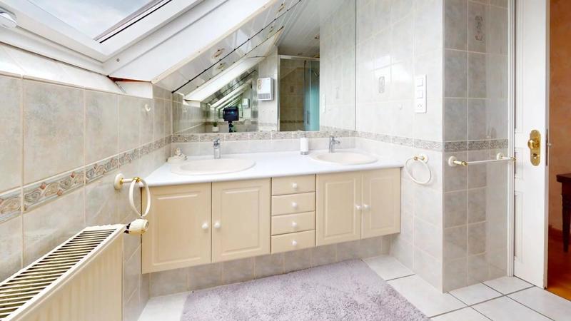 Maison - 204 m² - 7 pièces