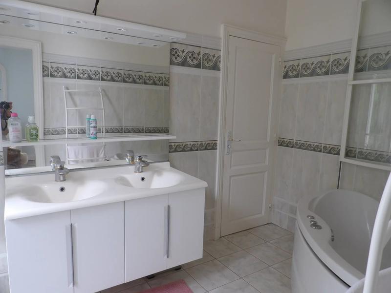 Maison - 180 m² - 7 pièces