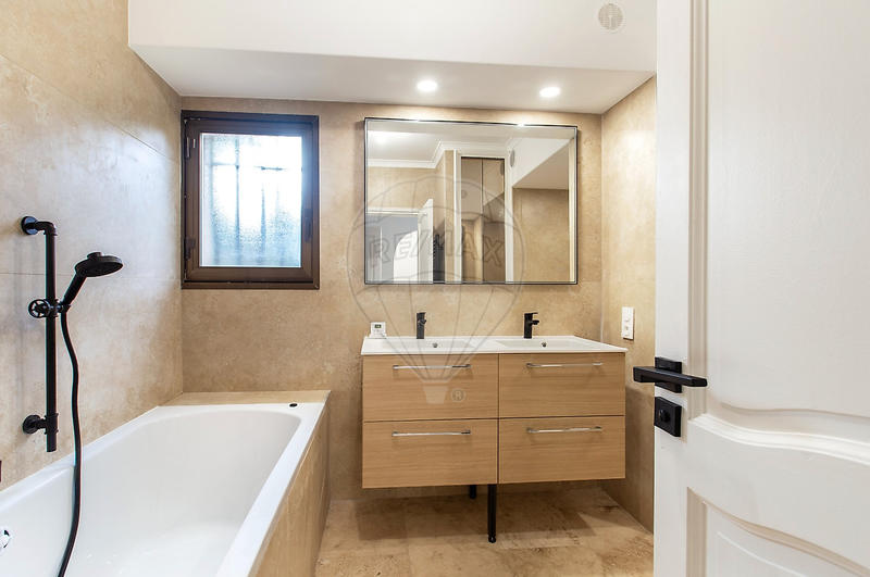 Maison - 185 m² - 7 pièces