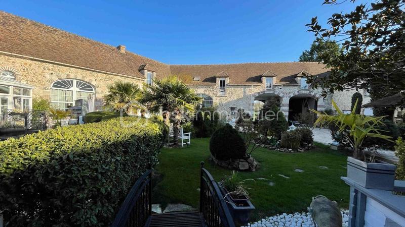 Propriété - 1 100 m² - 18 pièces