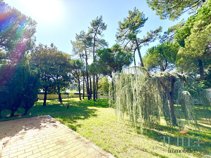 Villa - 256 m² - 9 pièces