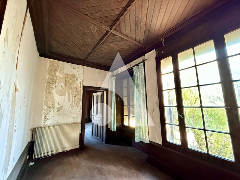 Demeure - 264 m² - 12 pièces