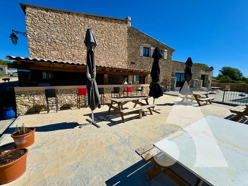 Maison - 568 m² - 12 pièces