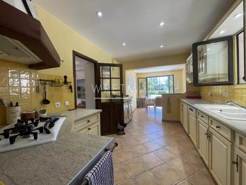 Villa - 238 m² - 8 pièces