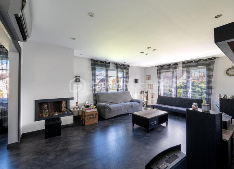 Maison - 200 m² - 7 pièces