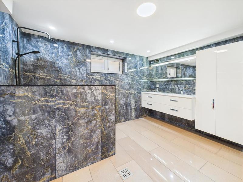 Maison - 255 m² - 9 pièces