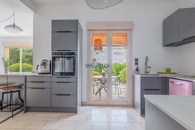 Maison - 245 m² - 8 pièces