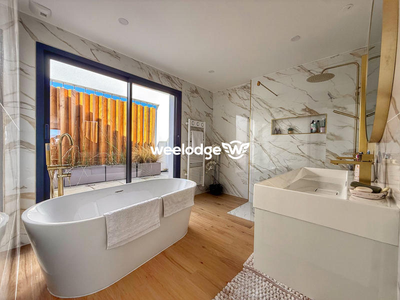 Maison contemporaine - 197 m² - 6 pièces