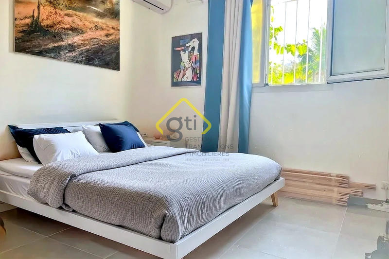 Maison - 240 m² - 8 pièces