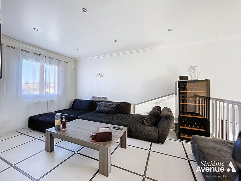 Maison - 181 m² - 8 pièces