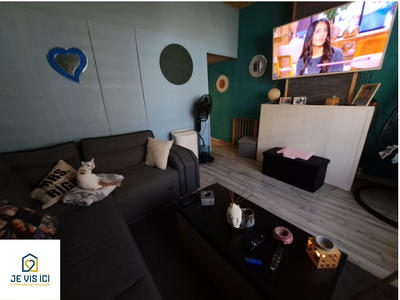 Maison - 99 m² - 8 pièces