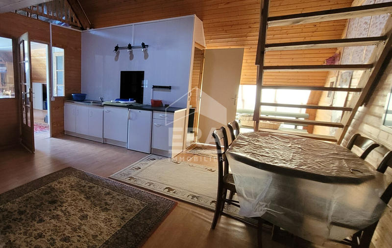 Maison - 770 m² - 7 pièces