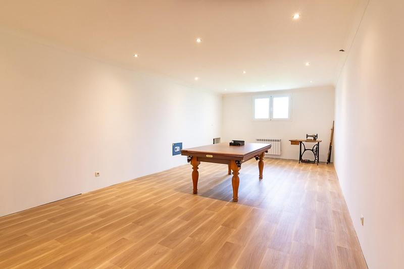 Maison - 235 m² - 7 pièces