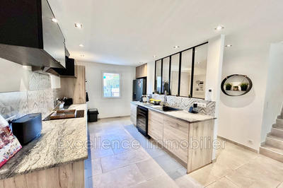 Maison - 94 m² - 5 pièces