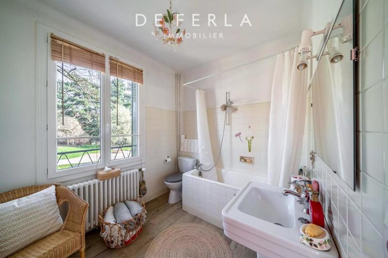 Maison - 201 m² - 10 pièces