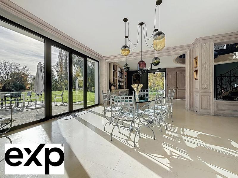 Maison - 1 032 m² - 18 pièces