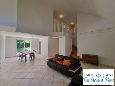 Maison - 158 m² - 8 pièces