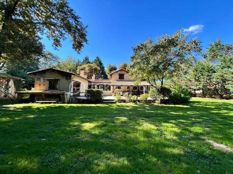 Maison - 208 m² - 6 pièces