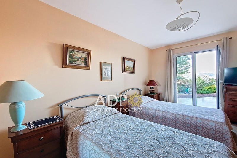 Maison - 212 m² - 5 pièces