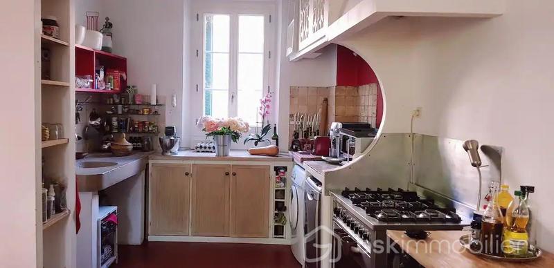 Maison - 200 m² - 8 pièces