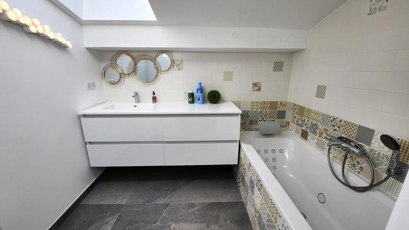 Villa - 437 m² - 14 pièces