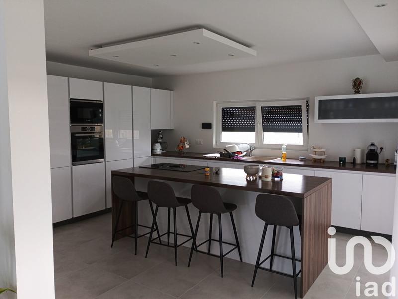 Maison - 143 m² - 8 pièces