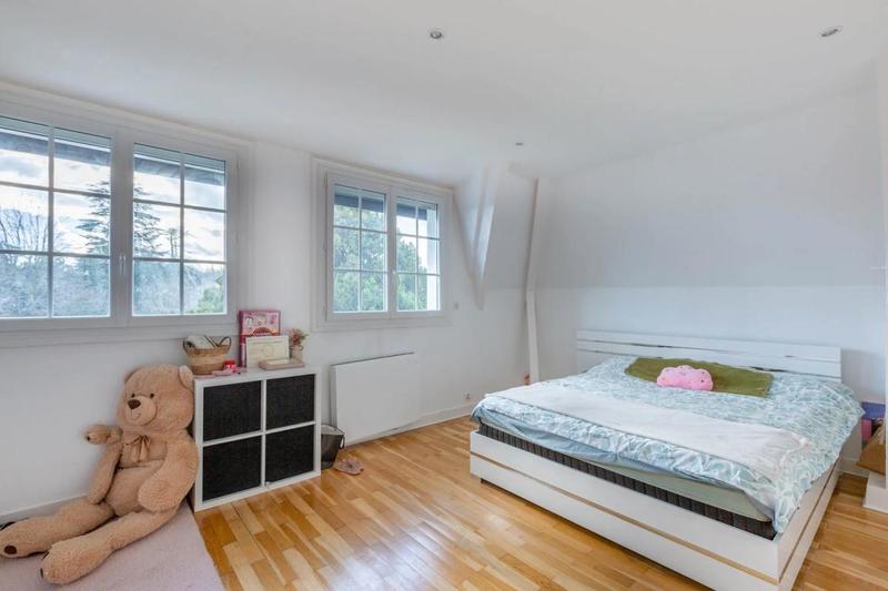 Propriété - 450 m² - 8 pièces