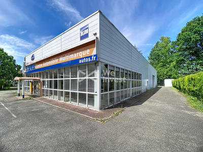 Local commercial - 1 900 m²