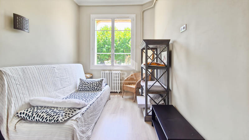 Maison - 180 m² - 9 pièces